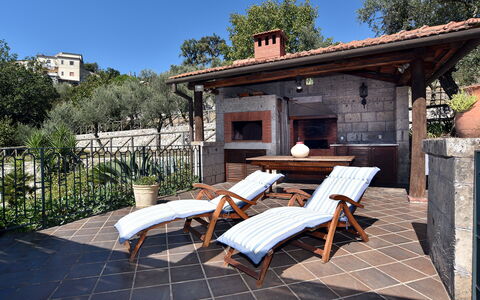 Villa Birbante: Meubles, Mobilier De Jardin, Chaise, Dalle, Patio, Arrière-Cour, Jardin, Ombre, Structure En Plein Air, Tuile