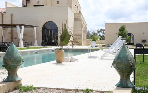 Masseria Loyola: Biens, Piscine, Aménagement Paysager, Hacienda, Béton, Cour, Ombre, Manoir, Villa, Caractéristique De L'Eau