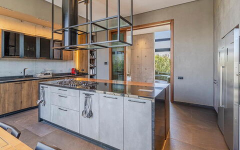 Villa Nadia: Cuisine, Design Intérieur, Sol, Comptoir, Éclairage, Plafond, Sol, Cabinetry, Appareil De Cuisine, Luminaire