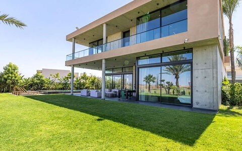 Villa Nadia: Ciel, Architecture, Domicile, Biens, Ombre, Manoir, Pelouse, Villa, Aménagement Paysager
