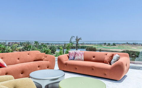 Villa Zaynab: Meubles, Canapé, Salon, Design Intérieur, Sol, Sol, Confort, Table Basse, Chaise