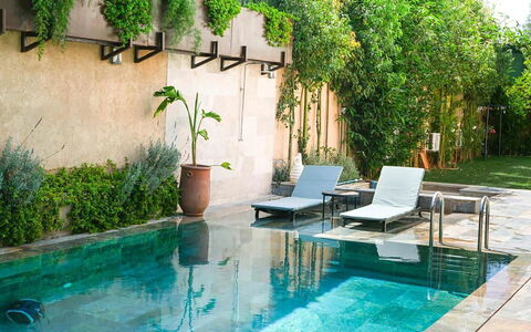 Villa Habiba: Piscine, L'Eau, Mobilier De Jardin, Recours, Meubles, Composite, Caractéristique De L'Eau, Balancelle, Ombre, Eco Hôtel