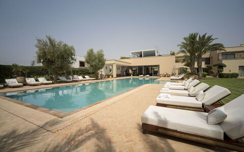 Villa Malak: Piscine, Recours, Balancelle, Hôtel, Thermes, Mobilier De Jardin, Ombre, Eco Hôtel, Biens, Villa