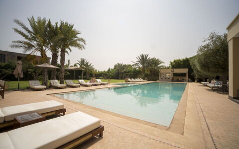 Villa Malak: Piscine, Recours, Mobilier De Jardin, Thermes, Balancelle, Eco Hôtel, Biens, Hacienda, Hôtel, Parapluie