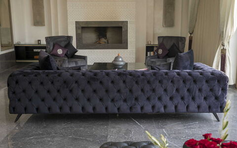 Villa Malak: Canapé, Meubles, Salon, Throw Pillow, Matériau Naturel, Oreiller, Cuir