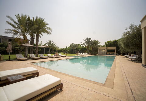 Villa Malak: Piscine, Recours, Mobilier De Jardin, Thermes, Balancelle, Eco Hôtel, Biens, Hacienda, Hôtel, Parapluie