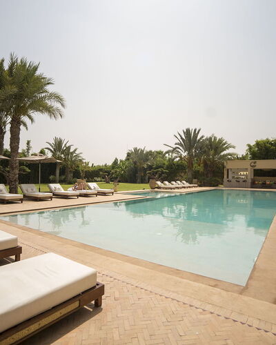 Villa Malak: Piscine, Recours, Mobilier De Jardin, Thermes, Balancelle, Eco Hôtel, Biens, Hacienda, Hôtel, Parapluie