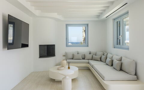 Villa Nikolas: Design Intérieur, Appartement, Domicile, Plafond, Salon, Canapé, Throw Pillow, Conception, Oreiller