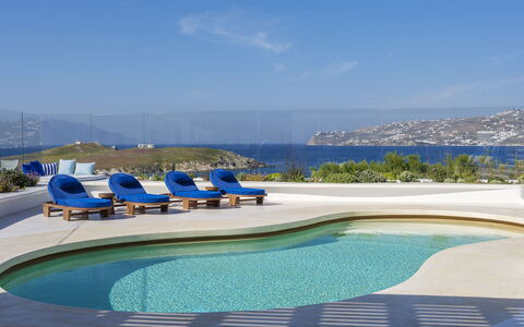 Villa Nikolas: Bleu, L'Eau, Mobilier De Jardin, Piscine, Recours, Meubles, Parapluie, Ombre, Chaise, Eco Hôtel