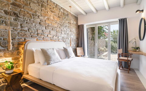 Villa Demetra: Chambre, Lit, Linge, Literie, Oreiller, Cadre De Lit, Throw Pillow, Suite, Drap De Lit, Hôtel