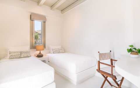 Villa Demetra: Mur, Sol, Domicile, Appartement, Chambre, Moulage, Balcon, Oreiller, Lit, Literie