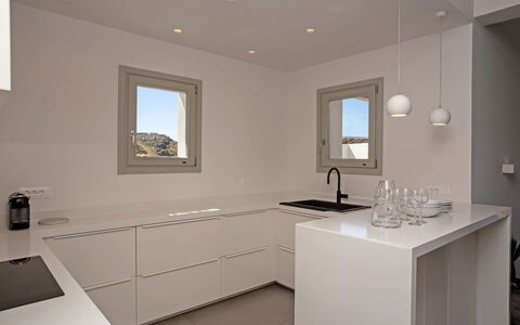 Villa Chimera: Comptoir, Cuisine, Design Intérieur, Sol, Mur, Meubles, Sol, Cabinetry, Plafond, Évier