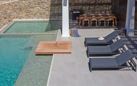 Villa Chimera: Piscine, Composite, Mobilier De Jardin, Recours, Béton, Ombre, Matériau Naturel, Tuile, Conception, Chaise