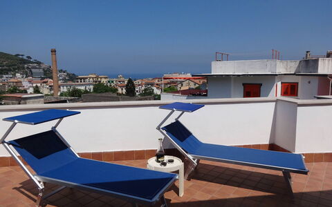 Apartment Snicher: Appartement, Balcon, Mobilier De Jardin, Ombre, Recours, Condominium, Chaise, Hôtel, Eco Hôtel, Plante D'Appartement