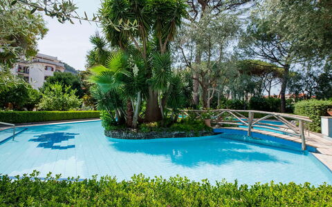 Apartment Snicher: Piscine, Recours, Jardin, Eco Hôtel, Ombre, Aménagement Paysager, Hacienda, Cour, Hôtel