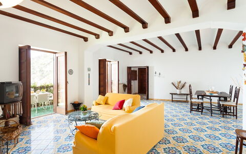 Casa Annalu: Sol, Meubles, Sol, Design Intérieur, Porte, Domicile, Pièce, Plafond, Chaise, Salon