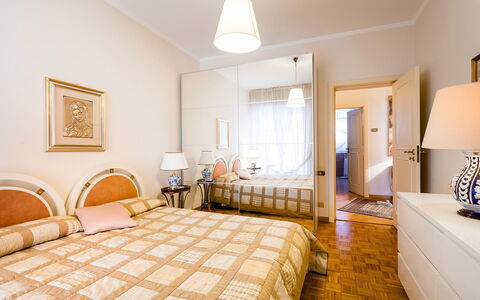 Casa Azul: Lit, Meubles, Design Intérieur, Chambre, Sol, Sol, Mur, Drap De Lit, Literie, Bois