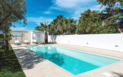 Casa Kita: Bleu, Piscine, L'Eau, Recours, Composite, Loisir, Caractéristique De L'Eau, Ombre, Eco Hôtel, Biens