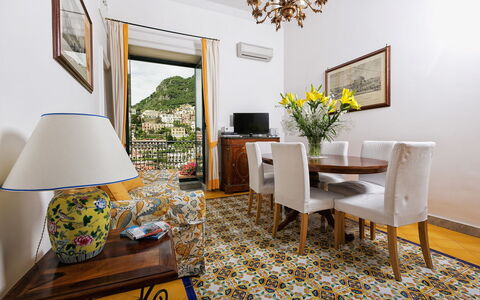 Casa Mauro: Meubles, Chaise, Appartement, Table Cuisine Et Salle A Manger, Pot De Fleur, Plante D'Appartement, Recours, Salle À Manger, Hôtel, Table Basse