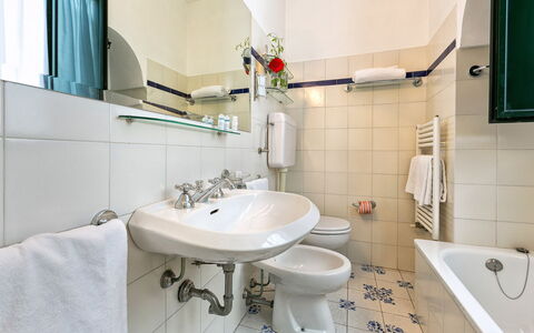Casa Mauro: Design Intérieur, Sol, Sol, Pièce, Luminaire Plomberie, Salle De Bains, Lavabo, Meubles, Plafond, Évier
