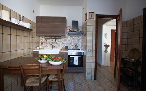 Casa Ravello with Garden: Meubles, Sol, Design Intérieur, Bois, Sol, Cuisine, Appareil De Cuisine, Comptoir, Cabinetry, Pièce