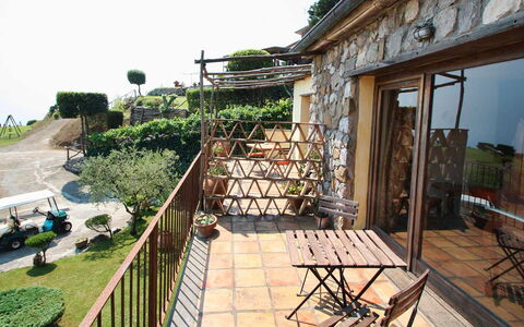 The Sea Farmhouse: Balcon, Clôture, Aménagement Paysager, Dalle, Pot De Fleur, Eco Hôtel, Mobilier De Jardin, Plante D'Appartement, Cour, Tableau De Plein Air