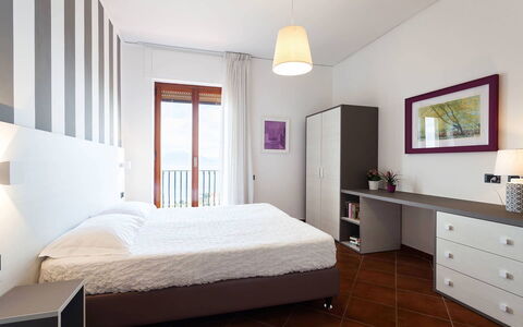 Villa Angel: Design Intérieur, Meubles, Chambre, Sol, Lit, Sol, Textile, Literie, Drap De Lit, Pièce