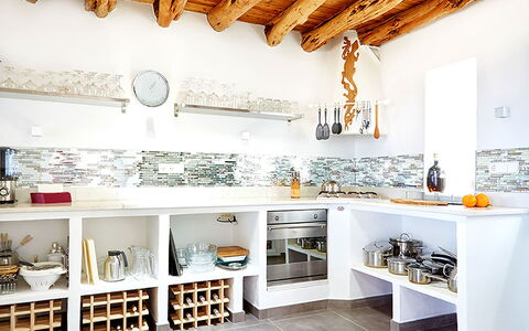 Villa Ariel: Design Intérieur, Cuisine, Comptoir, Sol, Domicile, Plafond, Meubles, Sol, Pièce, Étagère