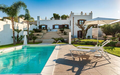 Villa la Pigna: Piscine, Recours, Biens, Jardin, Aménagement Paysager, Pot De Fleur, Eco Hôtel, Hacienda, Villa, Cour