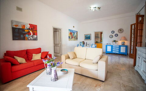 Villa la Randa: Meubles, Design Intérieur, Sol, Canapé, Sol, Bois, Pièce, Salon, Table, Appartement
