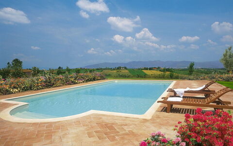 Villa Michelangelo: Piscine, Jardin, Hacienda, Biens, Aménagement Paysager, Villa, Cour, Recours, Caractéristique De L'Eau, Ferme