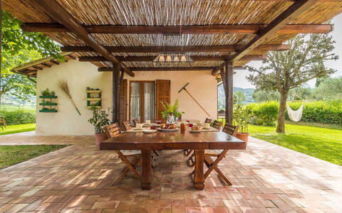Villa Molinazzo 10: Meubles, Bois, Sol, Table, Table Cuisine Et Salle A Manger, Chaise, Jardin, Mobilier De Jardin, Porche, Tableau De Plein Air