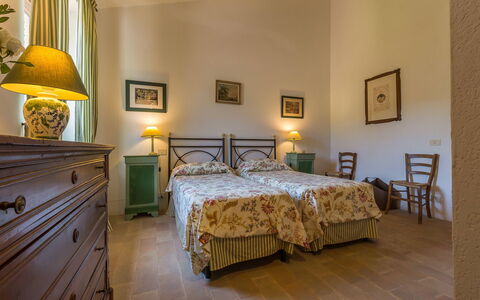 Villa Molinazzo 10: Meubles, Design Intérieur, Mur, Chambre, Plafond, Lit, Pièce, Sol, Drap De Lit, Sol