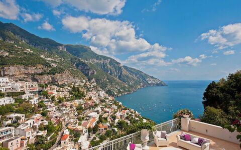 Villa Moresca: Domicile, Côte, Mer, Appartement, Recours, Océan, Ville Resort, Balcon, Chaise, Plante D'Appartement