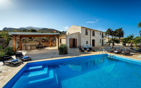 Villa Thalia: Bleu, Piscine, Recours, Mobilier De Jardin, Eco Hôtel, Biens, Loisir, Parapluie, Villa, Thermes