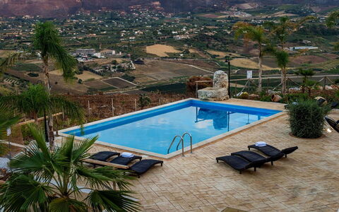 Villa Thalia: Piscine, Recours, Mobilier De Jardin, Loisir, Eco Hôtel, Parapluie, Balancelle, Vacances, Hacienda, Hôtel