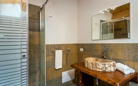 Villa Thalia: Sol, Design Intérieur, Mur, Sol, Luminaire Plomberie, Bois, Plafond, Salle De Bains, Lavabo, Éclairage