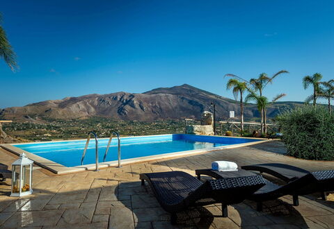 Villa Thalia: Piscine, Recours, Eco Hôtel, Meubles, Mobilier De Jardin, Hôtel, Chaise, Villa, Ombre