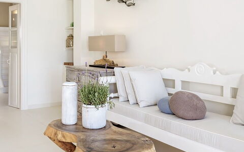 Campani Villa: Meubles, Design Intérieur, Mur, Sol, Bois, Canapé, Sol, Salon, Pièce, Domicile