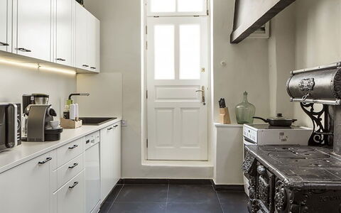 Campani Villa: Appareil De Cuisine, Cuisine, Cabinetry, Comptoir, Design Intérieur, Sol, Principaux Appliance, Bois, Électroménager, Sol