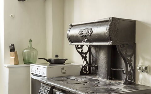 Campani Villa: Sol, Design Intérieur, Sol, Éclairage, Cuisine, Appareil De Cuisine, Meubles, Cuisinière, Le Fourneau, Électroménager