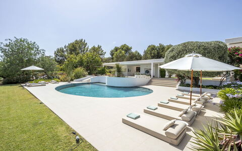 Can Las Palmas: Piscine, Ombre, Jardin, Recours, Biens, Mobilier De Jardin, Aménagement Paysager, Chaise, Béton, Eco Hôtel