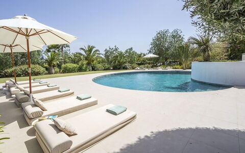 Can Las Palmas: Piscine, Mobilier De Jardin, Recours, Parapluie, Ombre, Loisir, Chaise, Jardin, Eco Hôtel, Balancelle