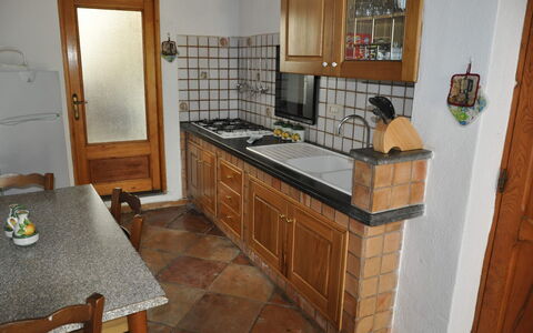 Casa 2 Ulivi: Cuisine, Comptoir, Sol, Cabinetry, Appareil De Cuisine, Meubles, Bois, Design Intérieur, Sol, Principaux Appliance