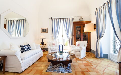 Casa Bellevue: Meubles, Design Intérieur, Sol, Sol, Canapé, Salon, Plafond, Éclairage, Pièce, Chaise
