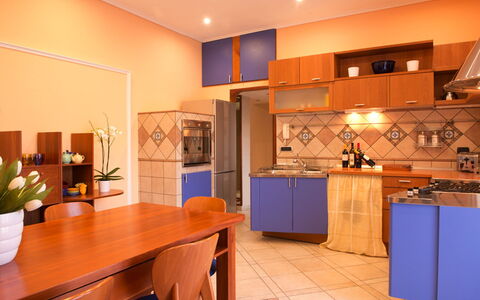 Casa Chicco: Meubles, Cuisine, Bois, Design Intérieur, Sol, Principaux Appliance, Appareil De Cuisine, Plafond, Cabinetry, Sol