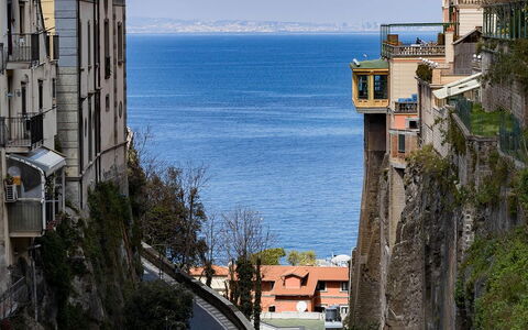 Casa Chicco: Zone Résidentielle, Quartier, Cotiers Et Relief Océaniques, Côte, Appartement, Mer, Banlieue, Océan, Balcon, Promontoire