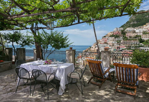 Casa la Sponda: Meubles, Table, Chaise, Tableau De Plein Air, Mobilier De Jardin, Nappe De Table, Pot De Fleur, Restaurant, Balcon, Plante D'Appartement