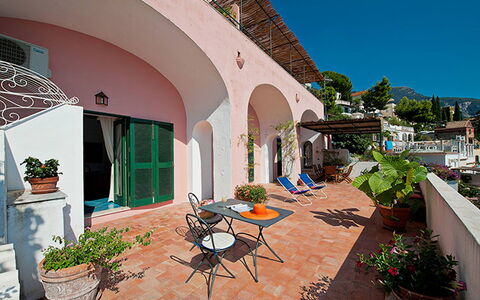 Positano View: Balcon, Appartement, Pot De Fleur, Hacienda, Plante D'Appartement, Porche, Villa, Hôtel, Escaliers