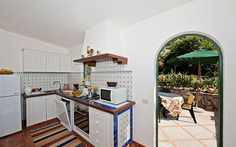 Positano View: Cuisine, Appareil De Cuisine, Comptoir, Principaux Appliance, Design Intérieur, Sol, Meubles, Cabinetry, Sol, Cuisinière